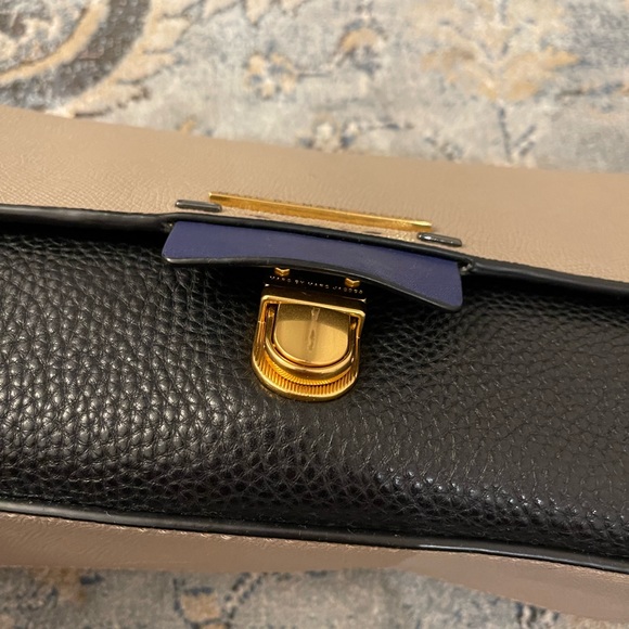 Marc Jacob beautiful leather clutch - Picture 3 of 9
